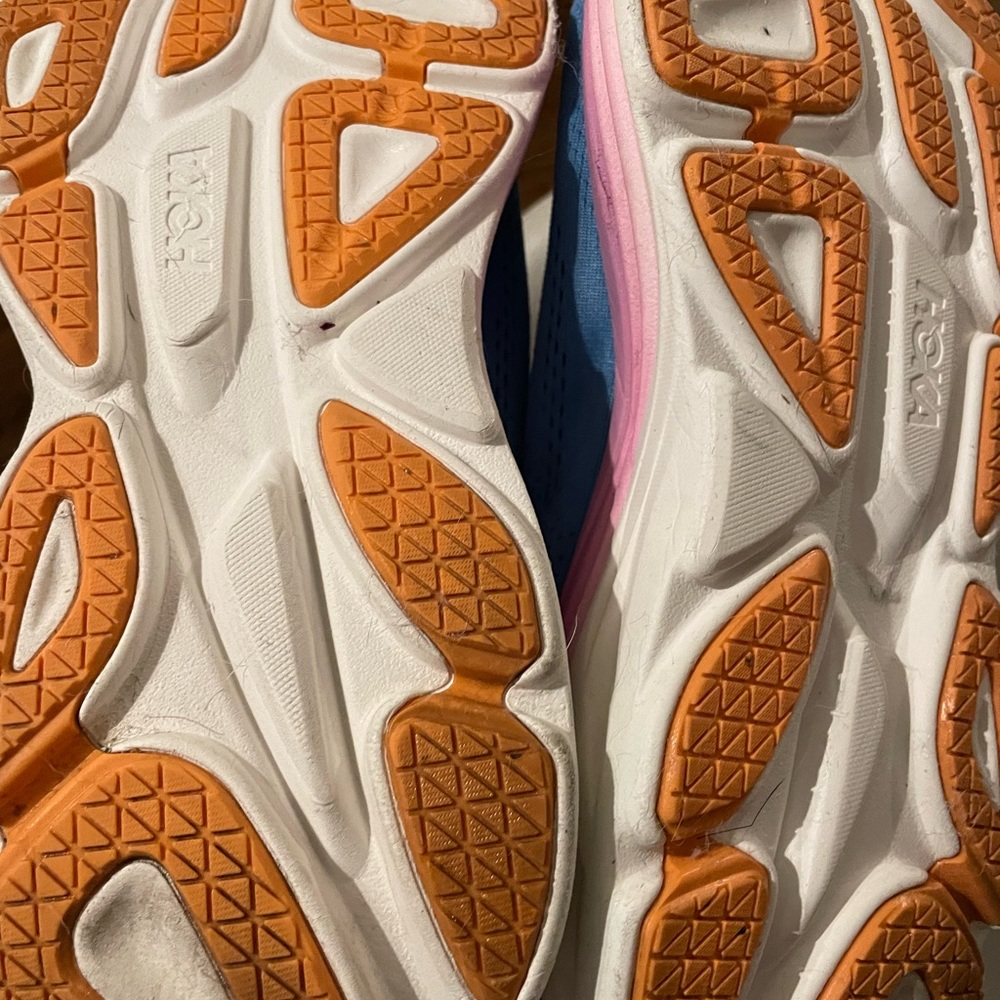 Hoka woman Bondi 8 size 12D - Picture 8 of 14
